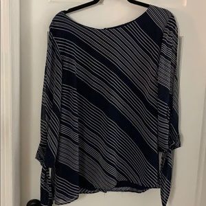 Three quarter sleeve tie shirt